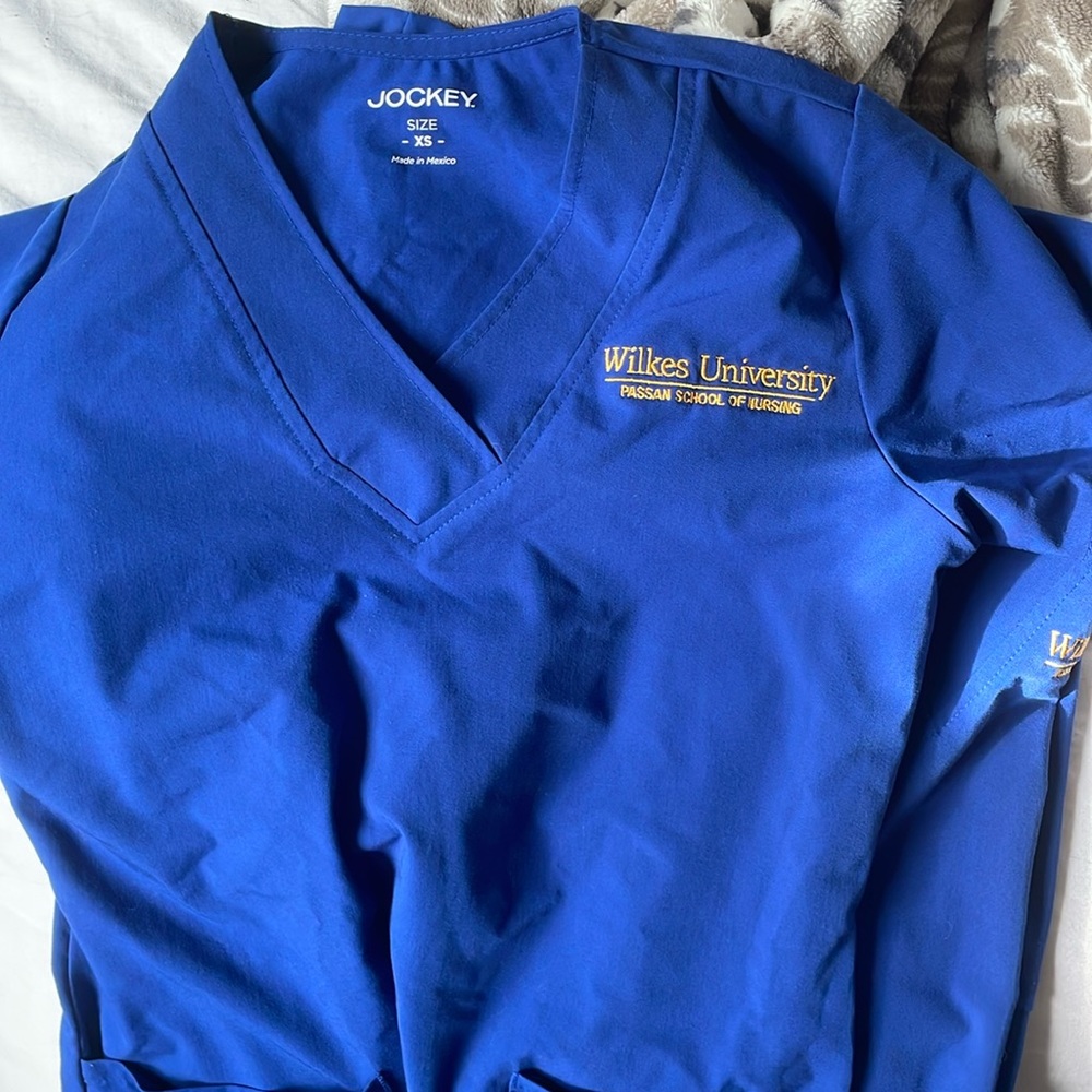 Wilkes University scrub tops women’s xs